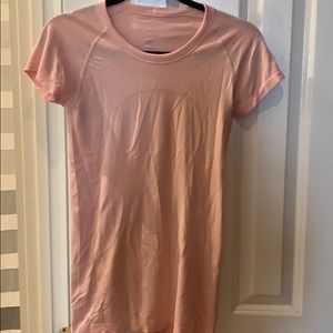 Lululemon women’s swifty tee size 4